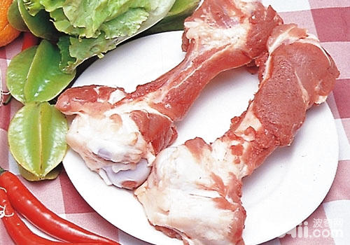 【美食攻略】自治猫咪的猪骨牛肉蔬菜饭